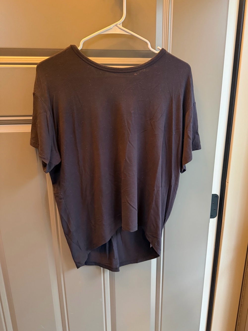 Athleta Relaxed Short-Sleeve Women's Top with open back, Black, Size S